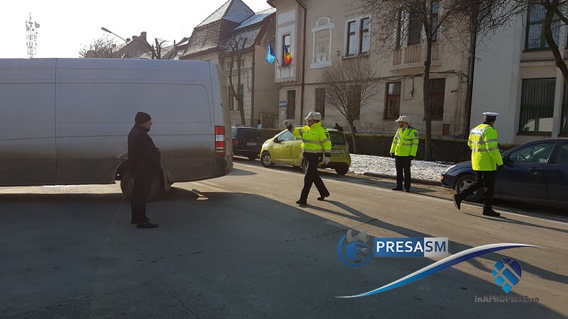 FOTO/VIDEO ”Accident” suspect în centrul Sătmarului. Plin de poliție, șofer săltat!