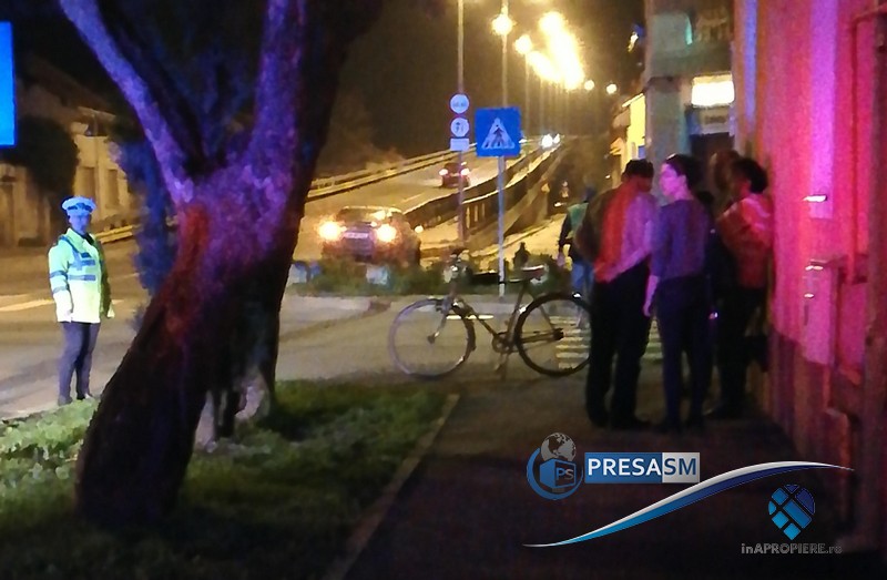 VIDEO! ATENȚIE! Un escroc se aruncă intenționat în fața mașinilor în Satu Mare