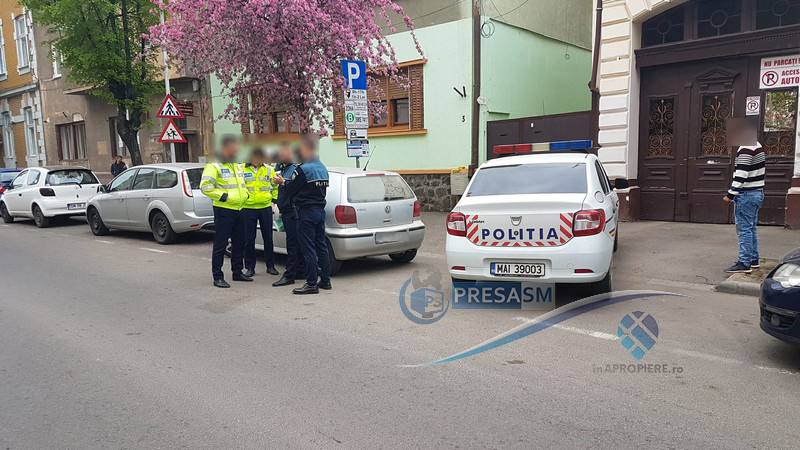 FOTOGALERIE. Tânăr de 19 ani, fără permis, a furat o mașină. Găsită în centrul Sătmarului