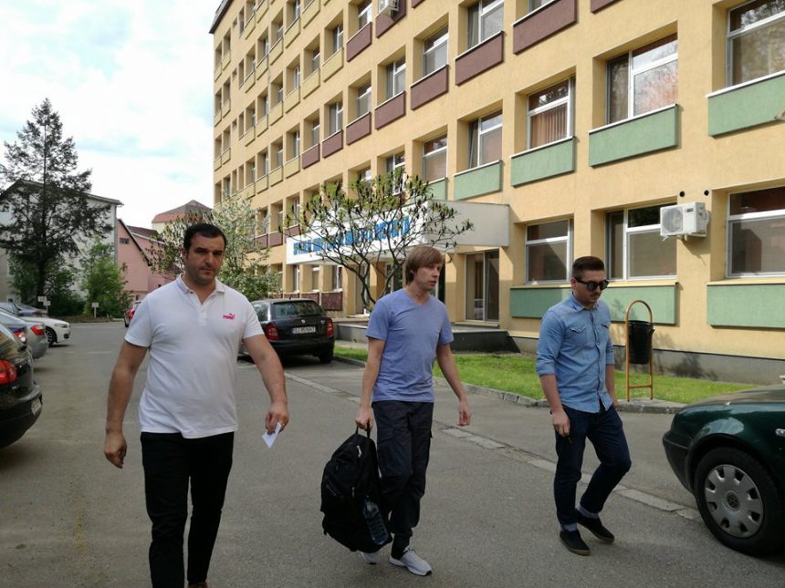 FOTO. Atac mafiot, via Satu Mare. Bărbat executat cu patru focuri de armă