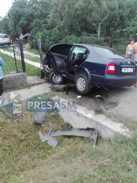 FOTOGALERIE. Ancheta după distrugerea unei mașini a Poliției și rănirea unui polițist