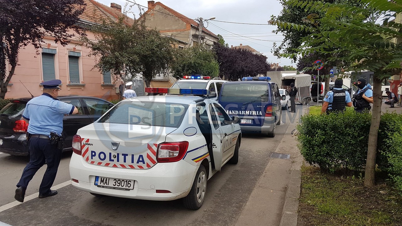 Mamă și copil blocați de doi tineri în mașină la Carei, amenințați și agresați în trafic