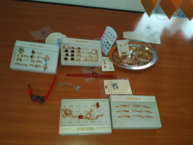 FOTO. Sătmăreancă lăsată fără bijuterii de ... Poliția Locală