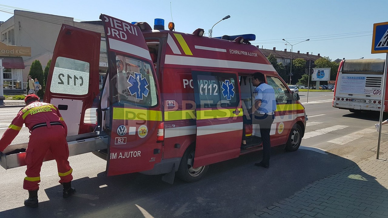 Sătmăreancă accidentată cu mașina de un pensionar, pe ”zebră”, pe B-dul Lucian Blaga