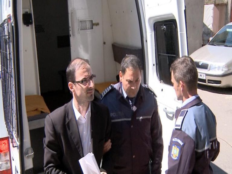 Ofițerul Adrian Bota, condamnat pentru mită, a FUGIT de Poliție! Prins în municipiul Satu Mare