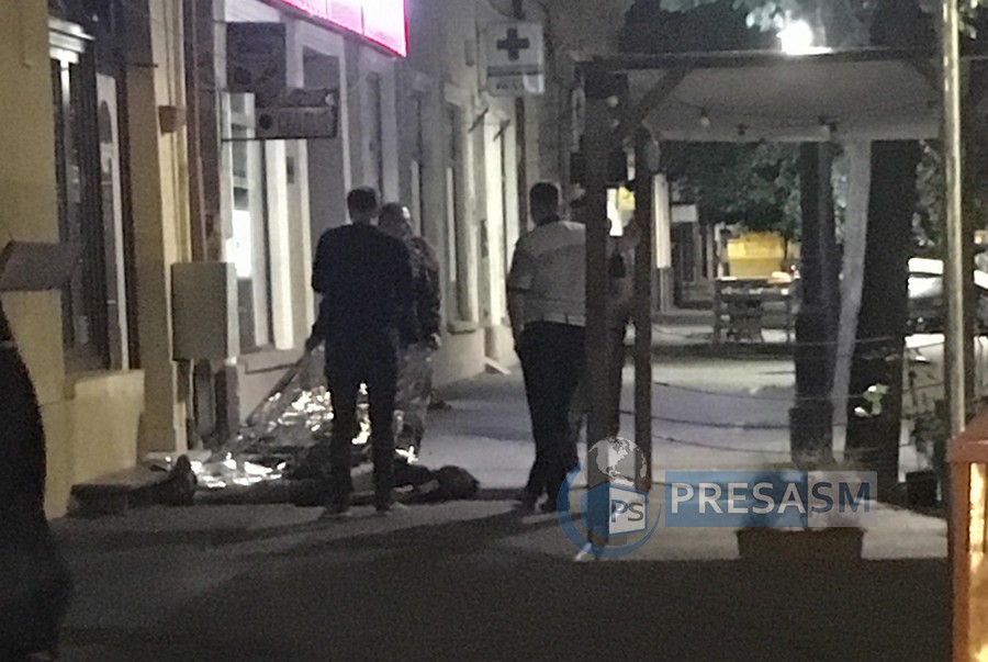 FOTO/VIDEO. Bărbat, de 40 de ani, găsit decedat pe stradă. A făcut infarct