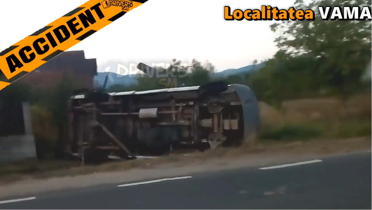 FOTO/VIDEO. Accident în Vama! Microbuz răsturnat, stâlp spulberat