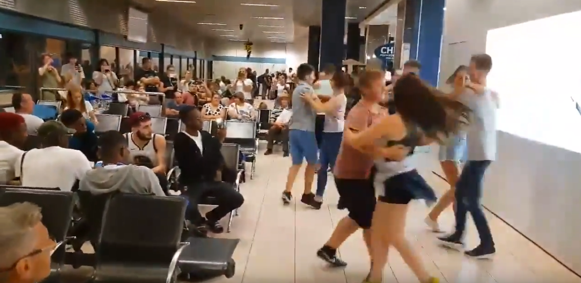 VIDEO. Spectacol live făcut de sătmăreni în Aeroport! De mare efect