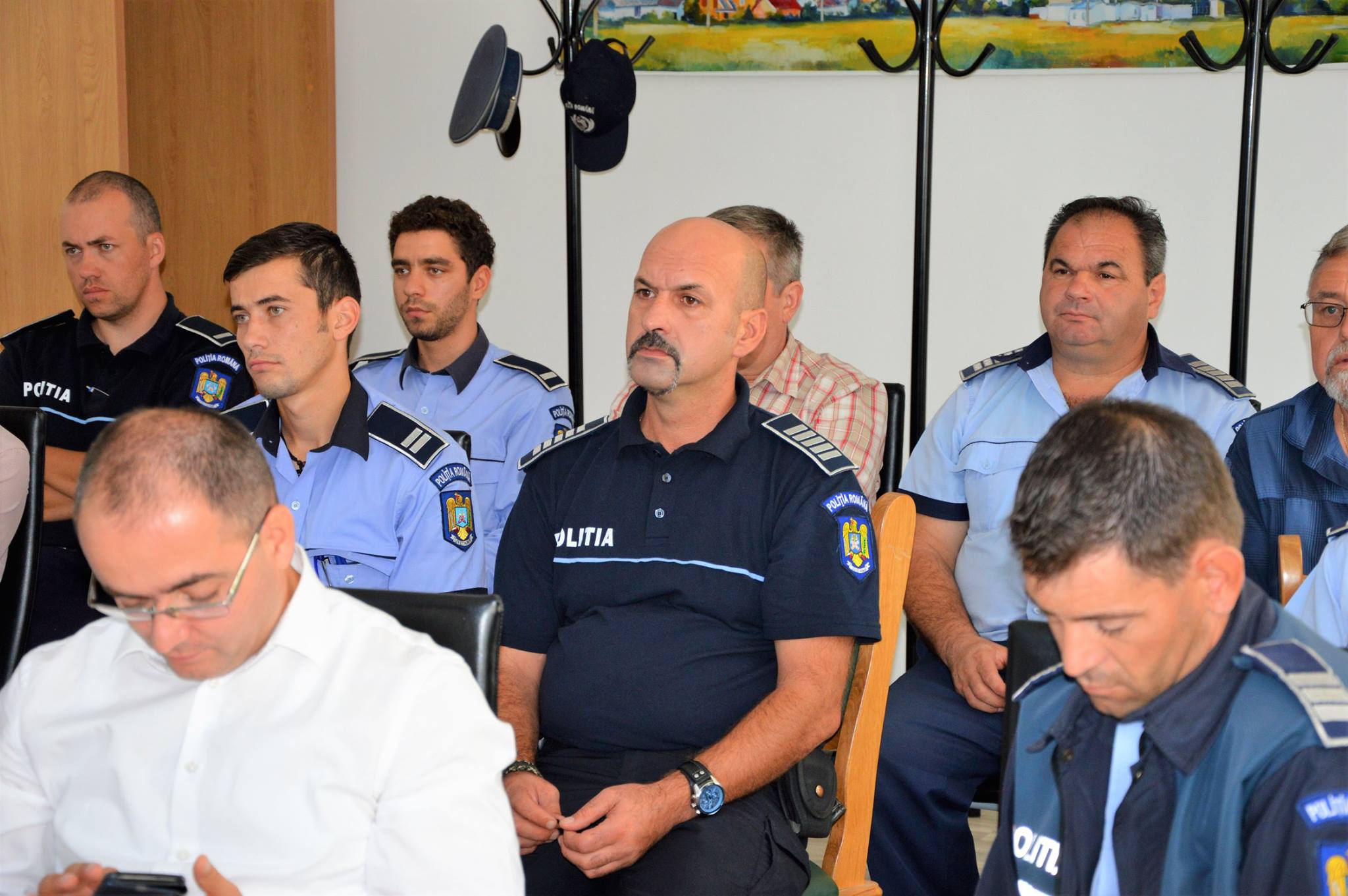 FOTO. Polițiștii și primarii, băgați în ședință în cea mai nesigură zonă din județ!