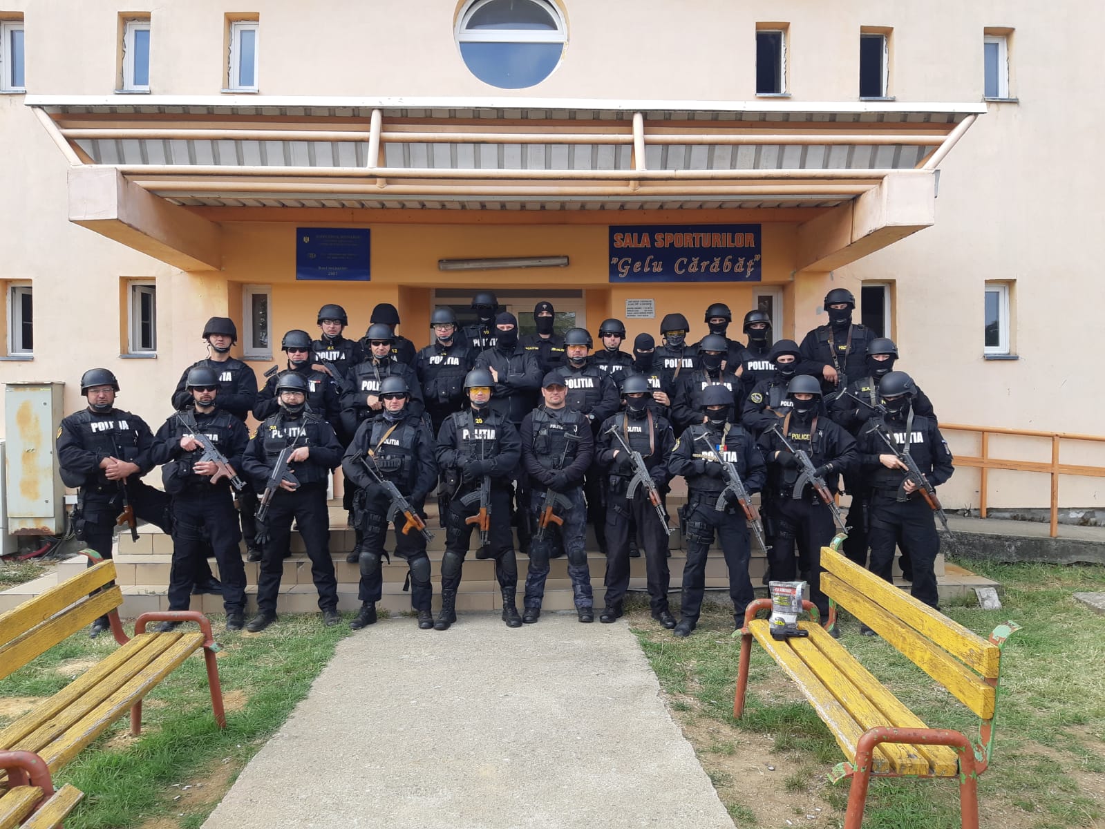 FOTO. ”Intervenții” speciale ale mascaților din Satu Mare