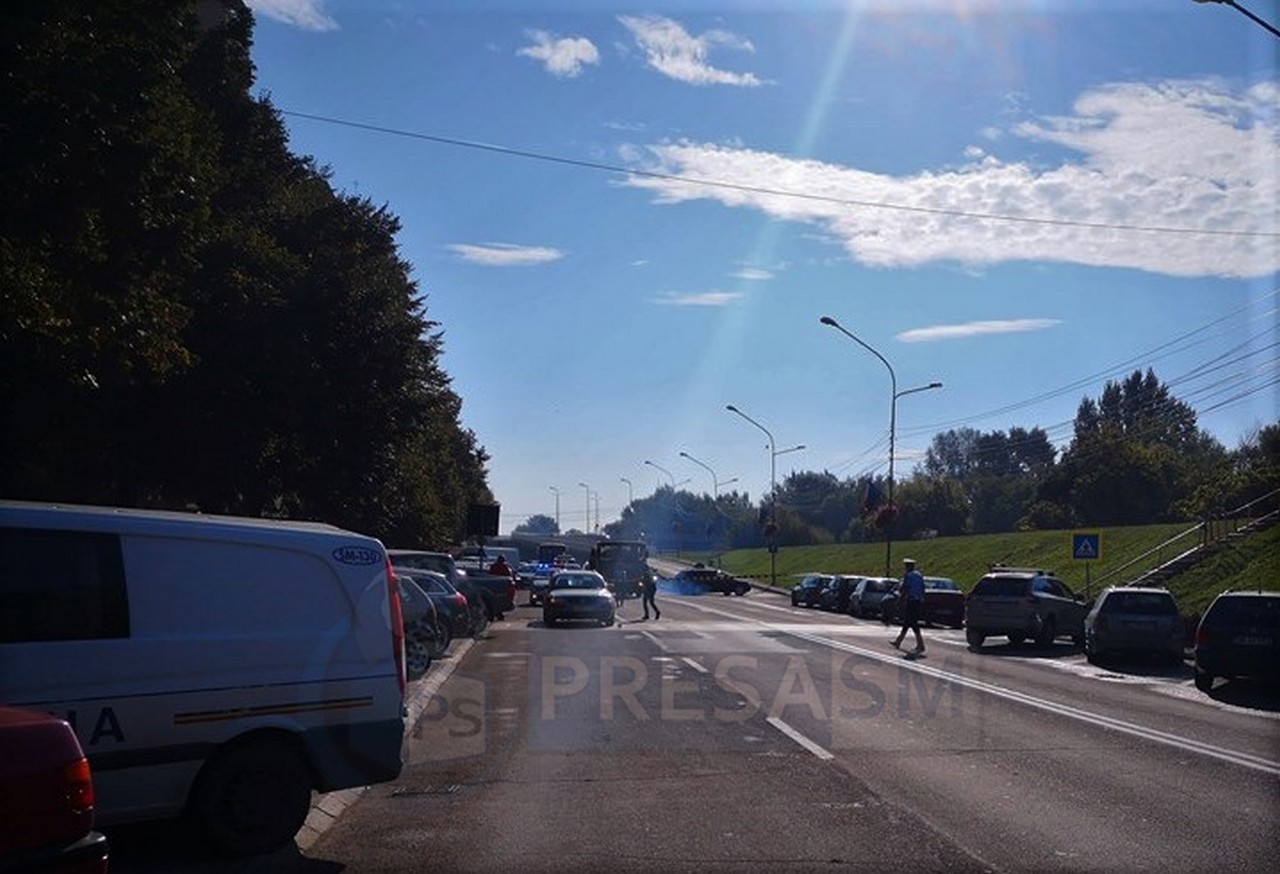FOTO. Accident rutier pe bulevardul Transilvania. Femeie lovită de mașină