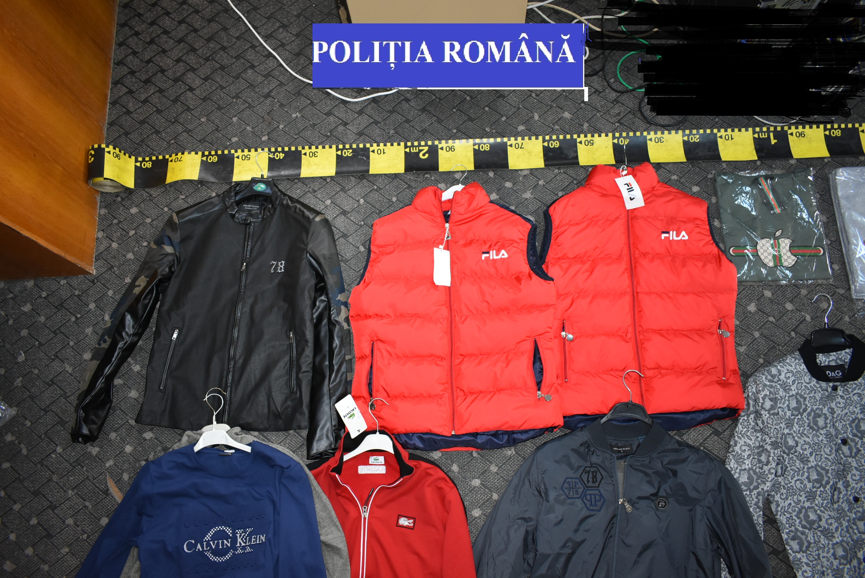 FOTO. Razii masive în piețele din Satu Mare. Sute de ”chinezării” confiscate