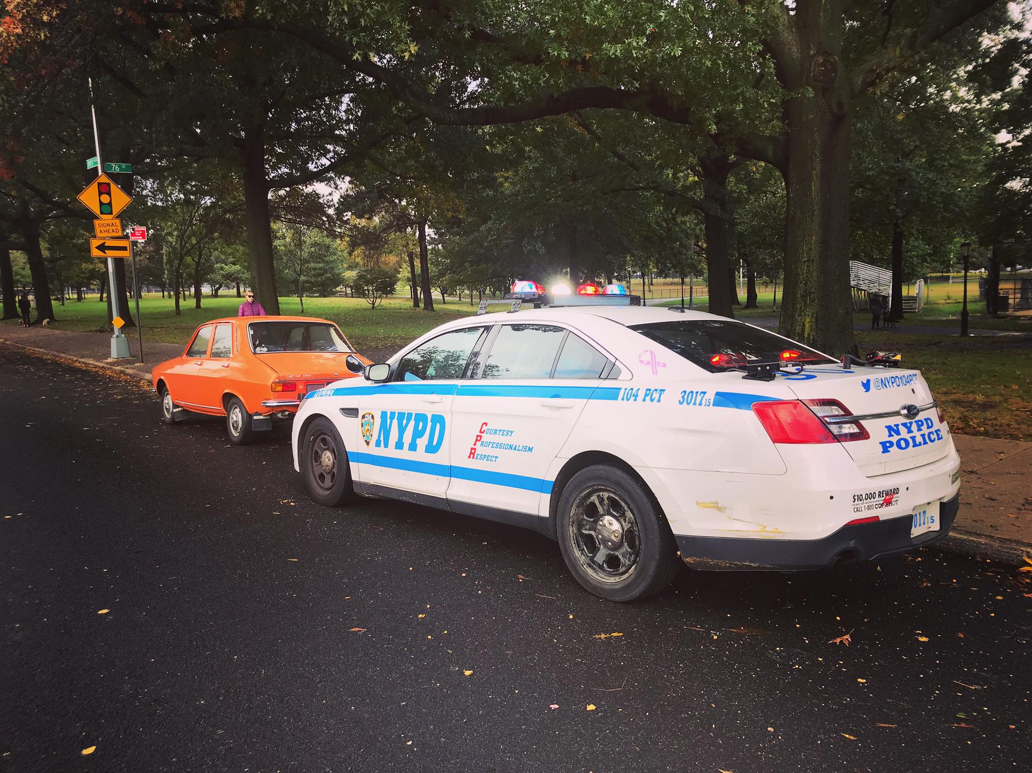 Imaginea zilei. O Dacia 1300, trasă pe dreapta la New York