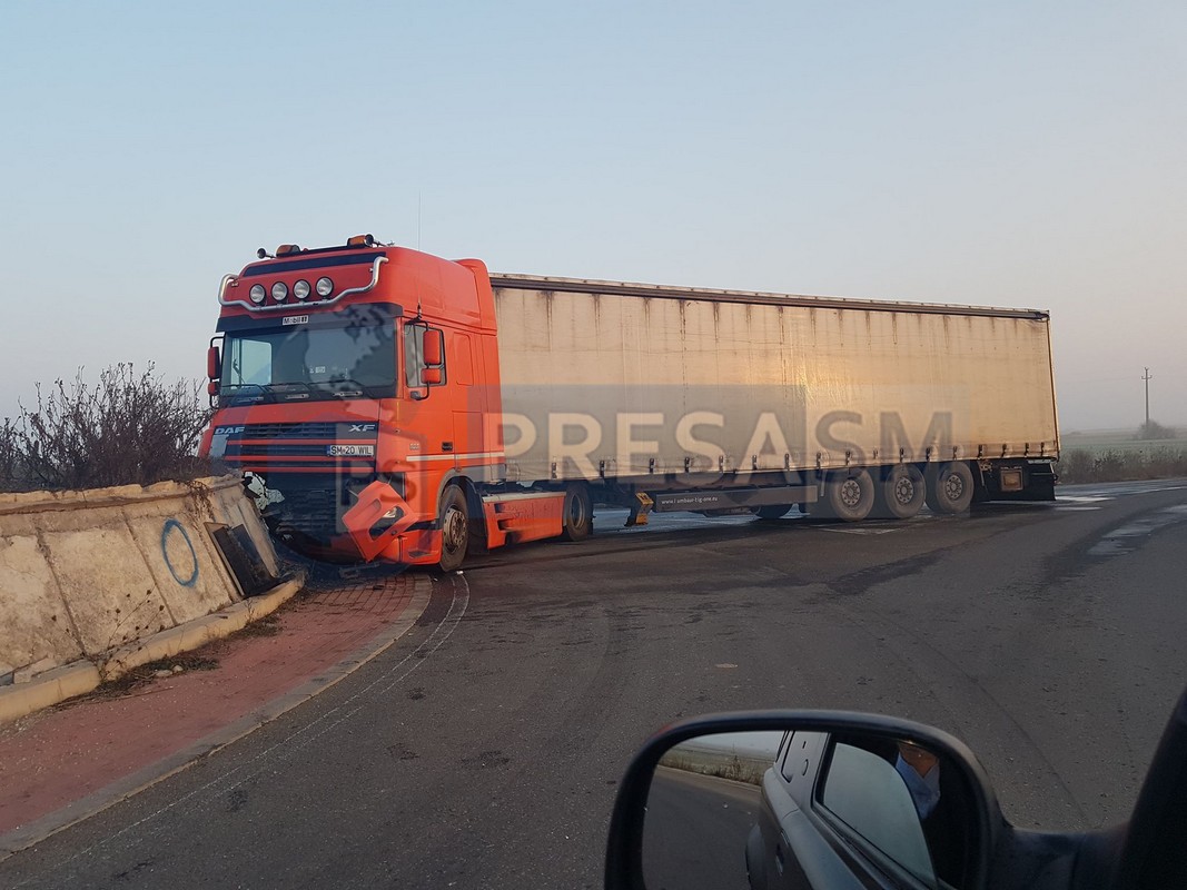 FOTOGALERIE. Consiliul Județean Satu Mare, pus la plată serios după un accident rutier