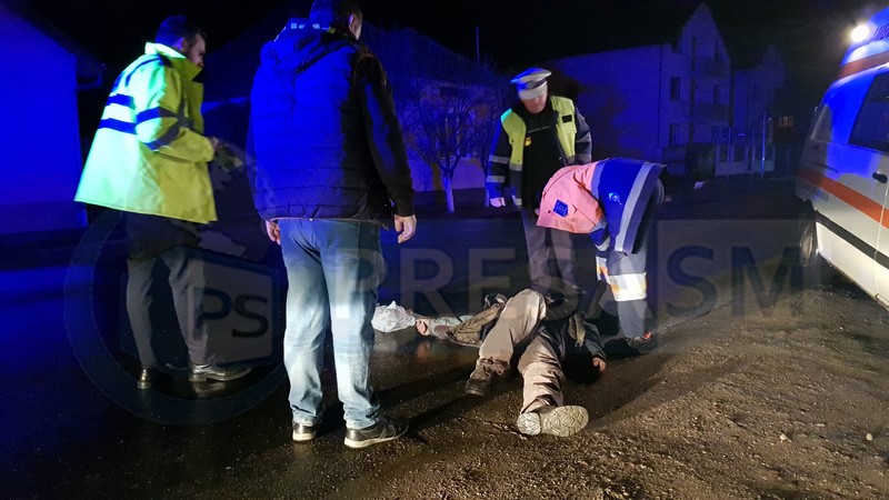 FOTO/VIDEO. Bărbat găsit inconștient pe șosea. A intervenit Poliția și Ambulanța