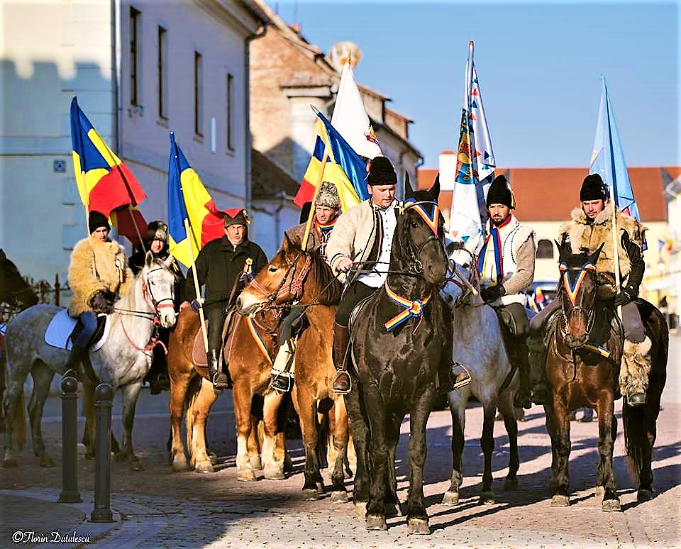 FOTO. Călăreții sătmăreni, primiți cu aplauze în Cetatea Unirii