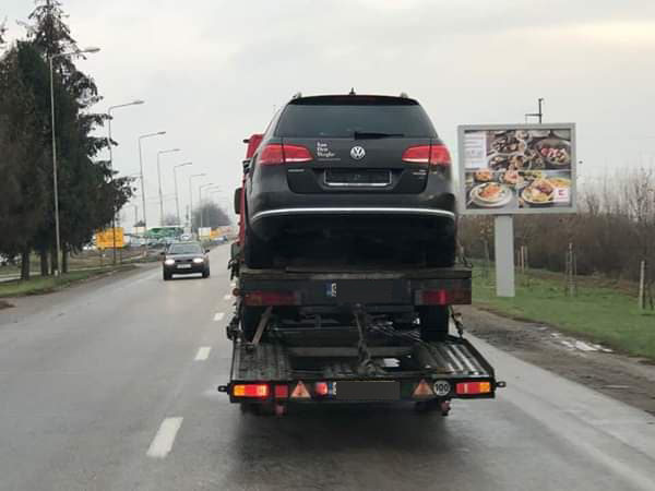 Viralul zilei în trafic. Cum se face transportul de mașini la Satu Mare