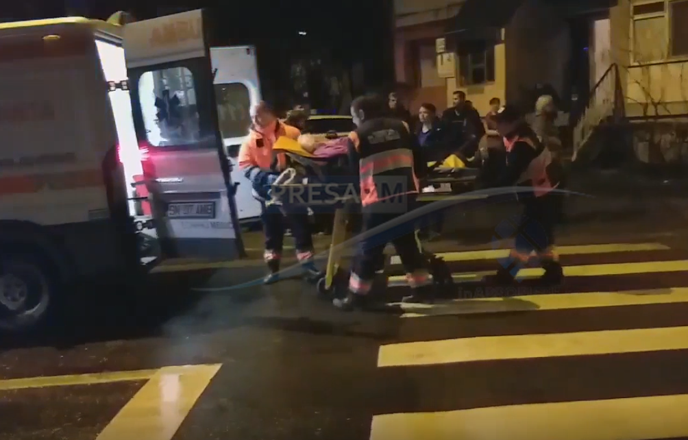 FOTO/VIDEO. Intervenție în forță a pompierilor, în Cartierul Micro 16. Femeie salvată