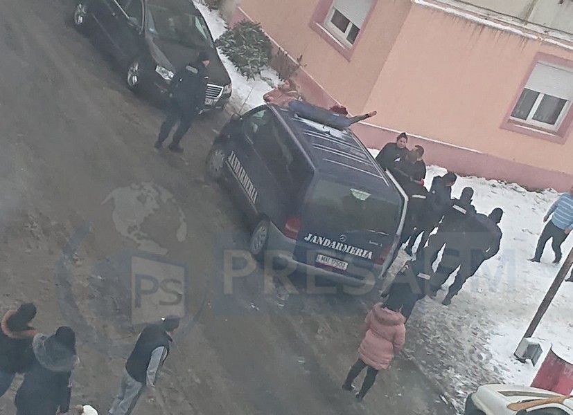 FOTO/VIDEO. S-a lăsat cu amenzi după bătaia generală dintre rromi, în Cartierul Micro 14