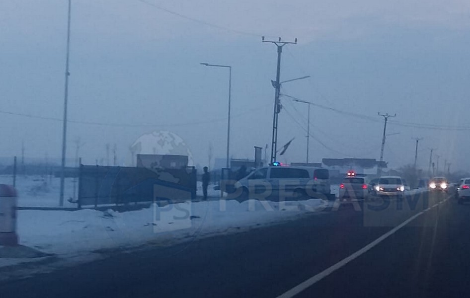 FOTO. Suspecți de trafic de droguri, ”săltați” de mascați și polițiști rutieri în Odoreu