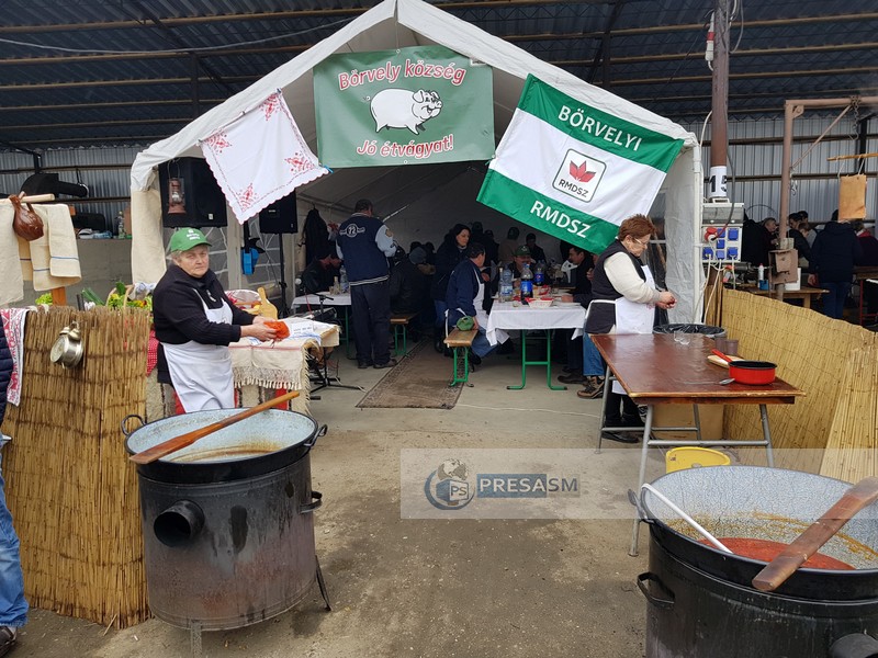 Cel mai mare concurs de tăiat porci revine în forță la Satu Mare. Zeci de bucătari se vor întrece în prepararea bucatelor din carne de porc