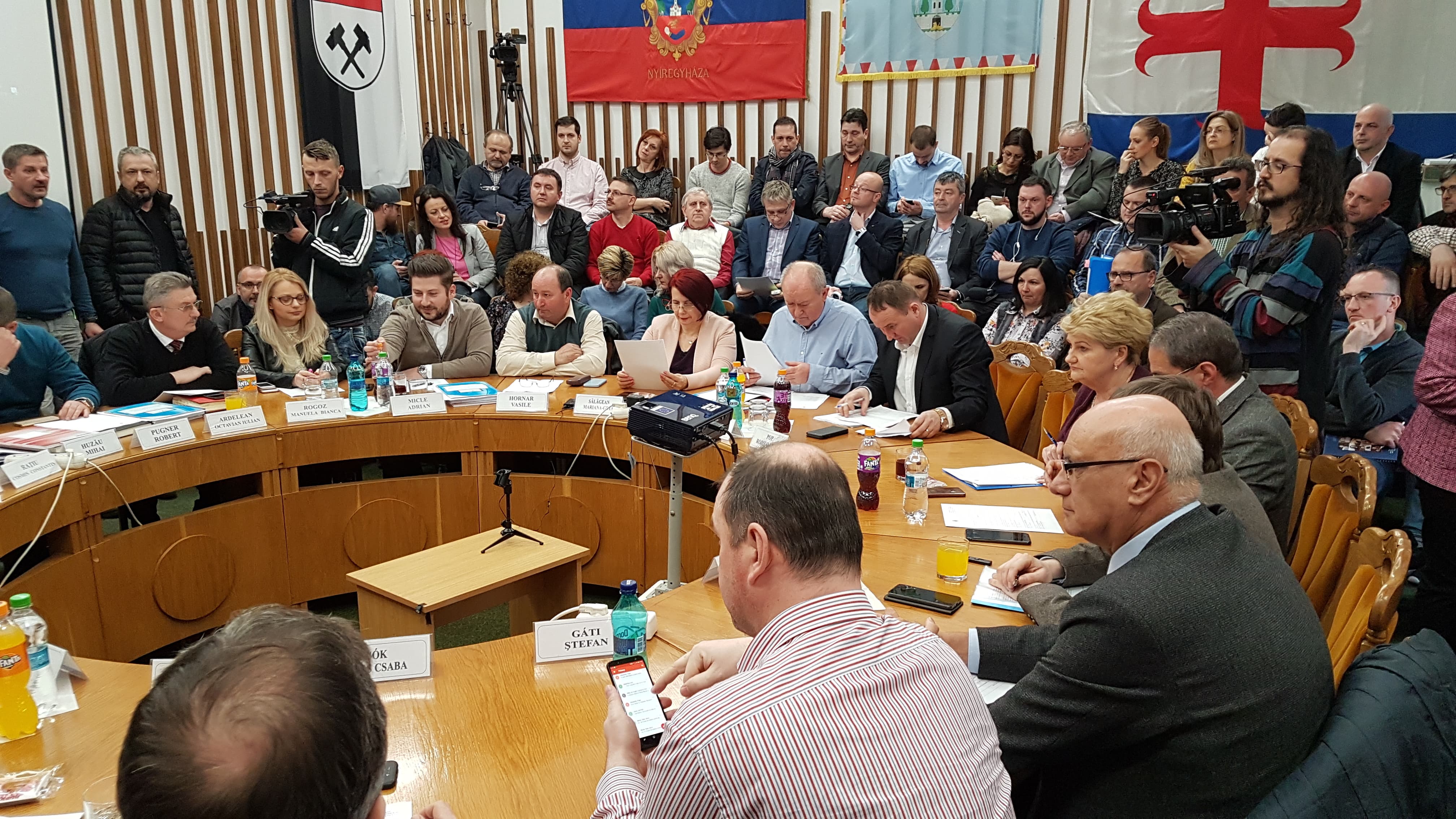 OPINIE. Cât de vânduți sunt consilierii locali?! Orice este negociabil, inclusiv demnitatea