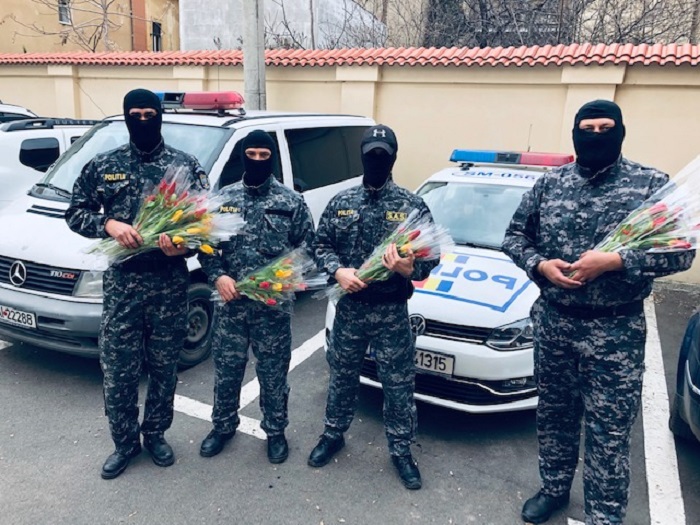 FOTO. ”Desant” al mascaților în mai multe locuri din municipiul Satu Mare