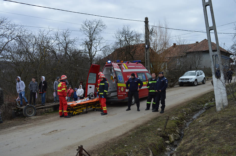 FOTOGALERIE. Alunecare de teren și incendiu. Mai multe persoane evacuate în județ (exercițiu)