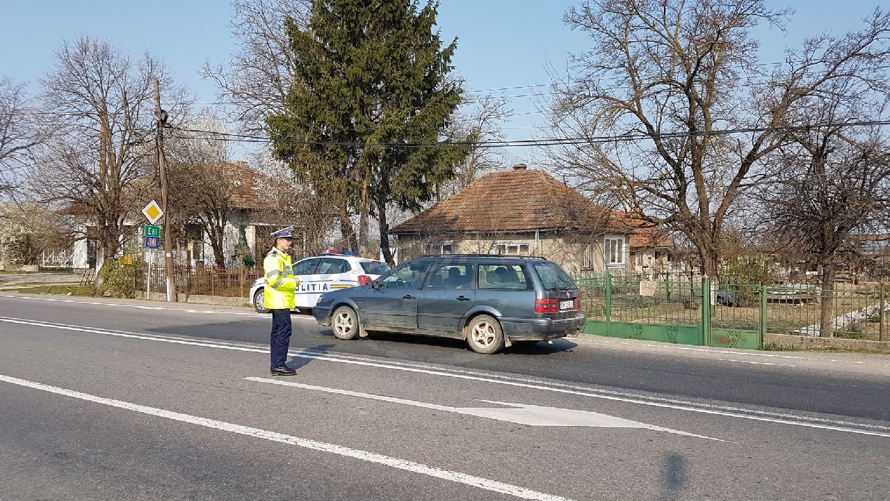 Tânăr sătmărean prins drogat la volan. Polițiștii au găsit și în mașină substanțe interzise
