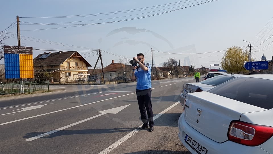 Femeie inconștientă, sătmărean ”criminal”. Ce au găsit polițiștii sătmăreni pe un drum din județ