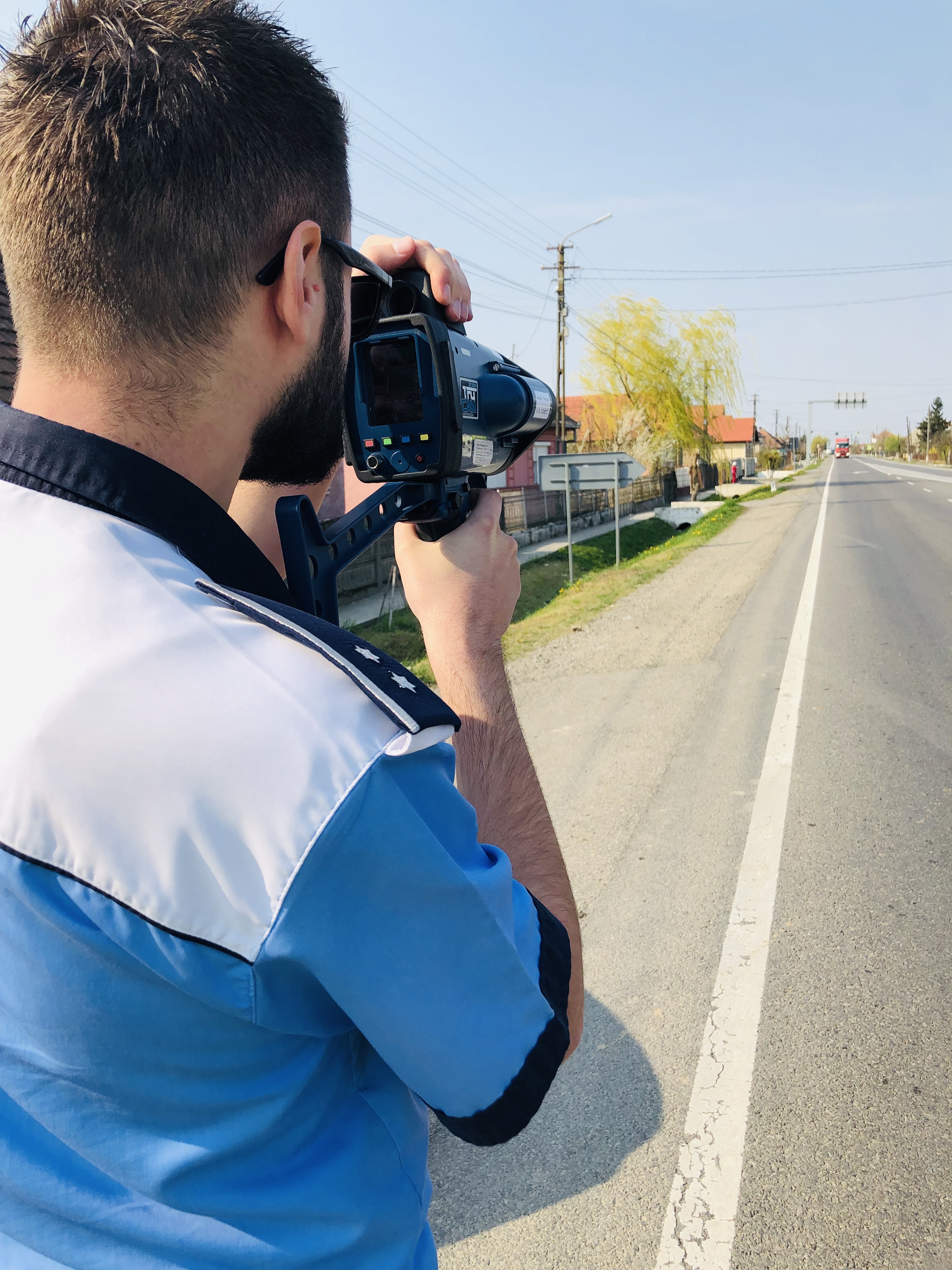FOTO. Amenzi pe bandă rulantă pentru vitezomanii sătmăreni. Cu ce viteze au fost prinși pe drumurile din județ