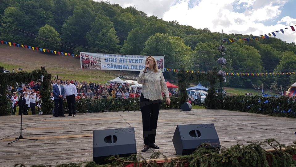 FOTO/VIDEO. Sâmbră cu scandal. Comisarul european, lăsat la o parte de autorități