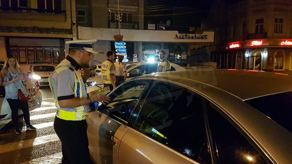 Abia și-a luat permisul, că s-a și ales cu dosar penal. A crezut că noaptea poate fenta vigilența polițiștilor