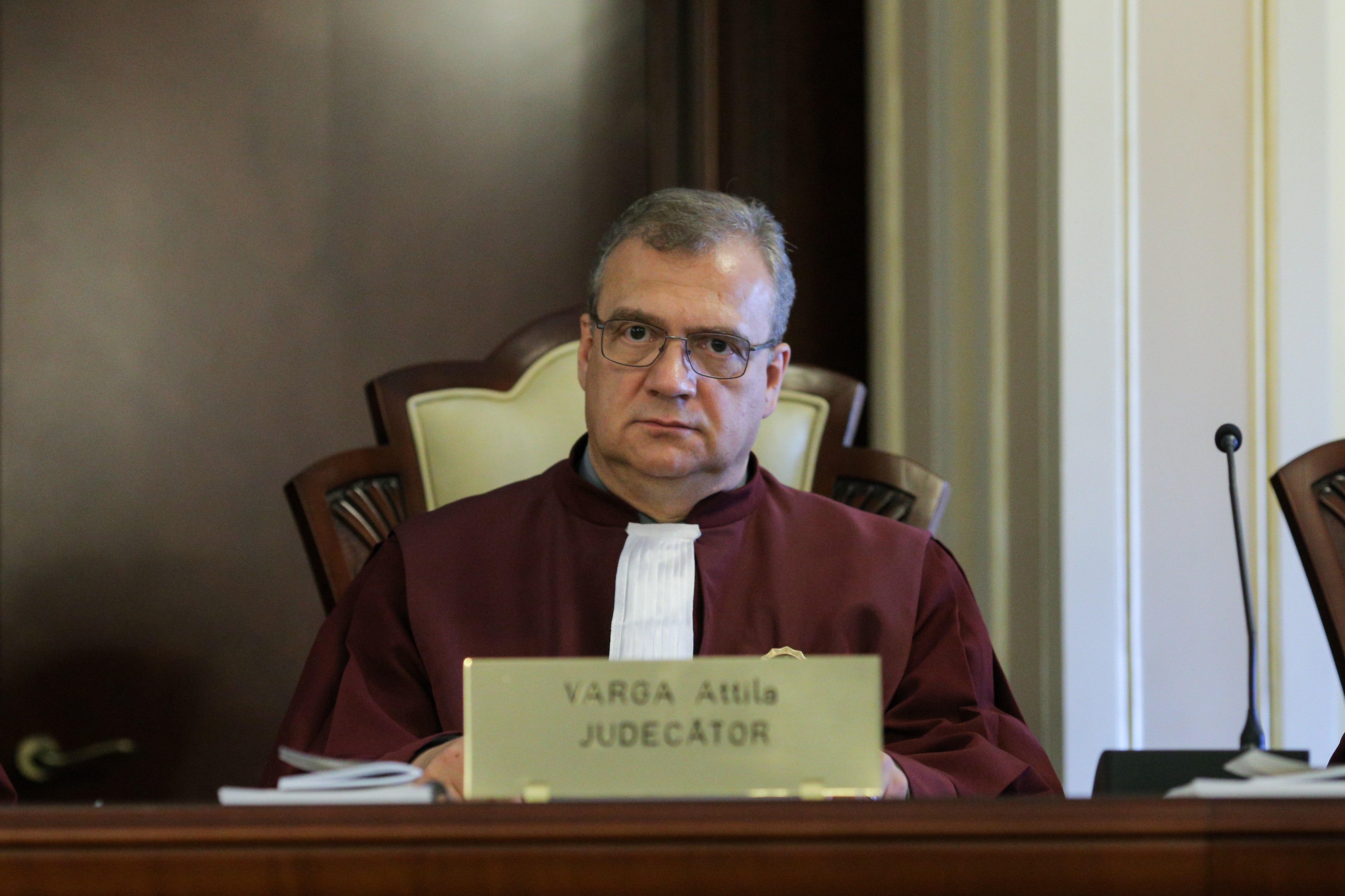 FOTO. Judecătorul sătmărean Varga Attila, de la CCR, dus în stare gravă la spital