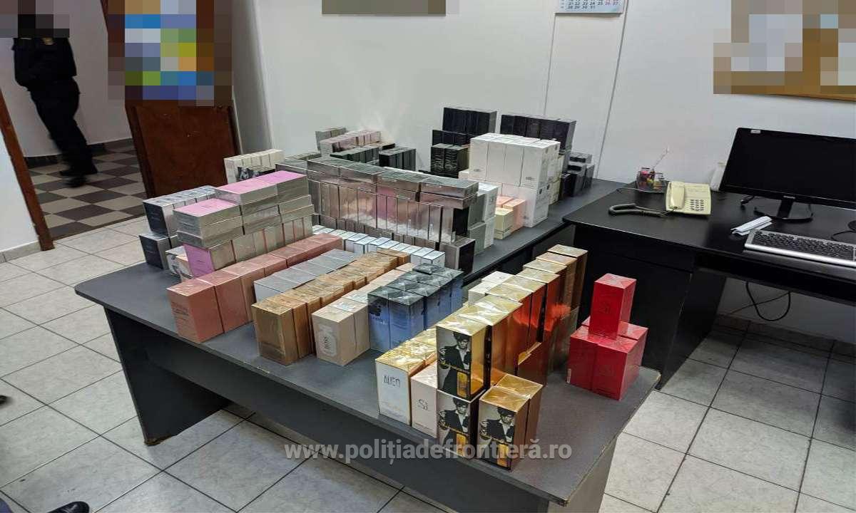 FOTO. Sute de parfumuri de lux, confiscate. Atenție de unde vă cumpărați parfumurile