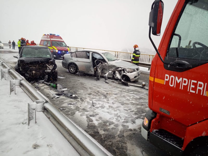 FOTO. BMW cu anvelope de vară. O mamă a fost distrusă, a primit daune de 40.000 euro