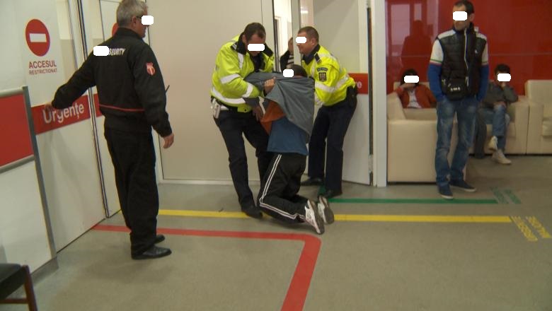 Șofer agresiv, băut, oprit cu greu. A sărit la polițiști și medici! Incident șocant în județul Satu Mare