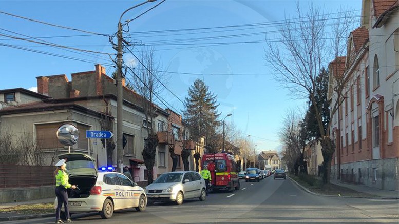 FOTO. Un șofer vârstnic (66 de ani) a dat cu mașina peste un pieton neatent în Satu Mare