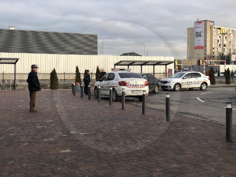Cum se mai fură haine de ”fițe” din mall, în municipiul Satu Mare. Inclusiv minorii acționează