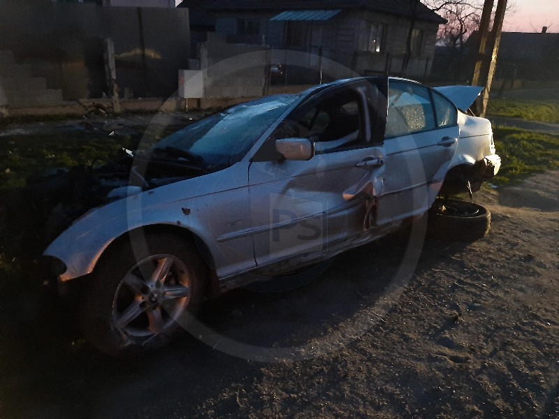 FOTO. Grătar cu final tragic. Și-a omorât cumnatul după ce a lovit stâlpul cu BMW-ul