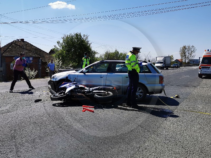 FOTOGALERIE. Cine ar fi fost vinovat de accidentul de pe DN19. Impact între o motocicletă și un autoturism