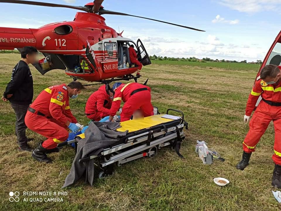 FOTO. Copil accidentat foarte grav în județul Satu Mare! Transportat cu elicopterul la Oradea