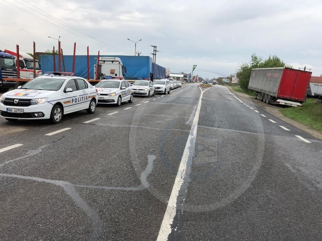 Fiul unei polițiste din Halmeu, aparent drogat, urmărit în trafic de Poliție. Avea permisul suspendat
