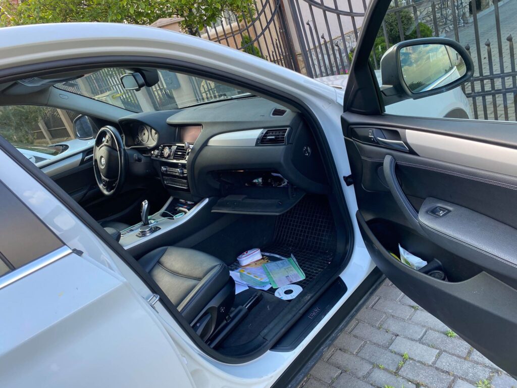A profitat de neatenția șoferului și l-a lăsat fără portofel. Sătmăreanul, identificat rapid de polițiști