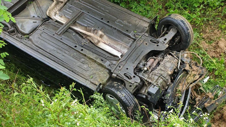 FOTO. Accident grav în județul Satu Mare. O șoferiță s-a răsturnat cu mașina