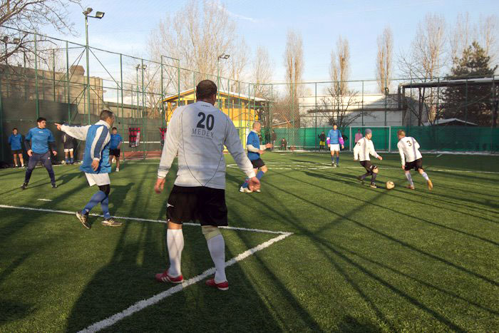 Noi măsuri de relaxare anunțate de Guvern. Liber la fotbal pe teren mic!
