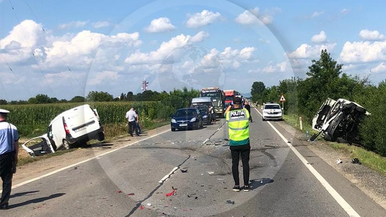 FOTOGALERIE. Trei răniți după accidentul în lanț dintre Botiz și Ciuperceni. Dosar penal pentru vinovat