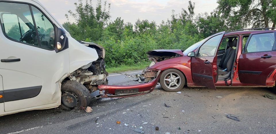 FOTO. Carambol pe DN19. Două persoane au fost rănite