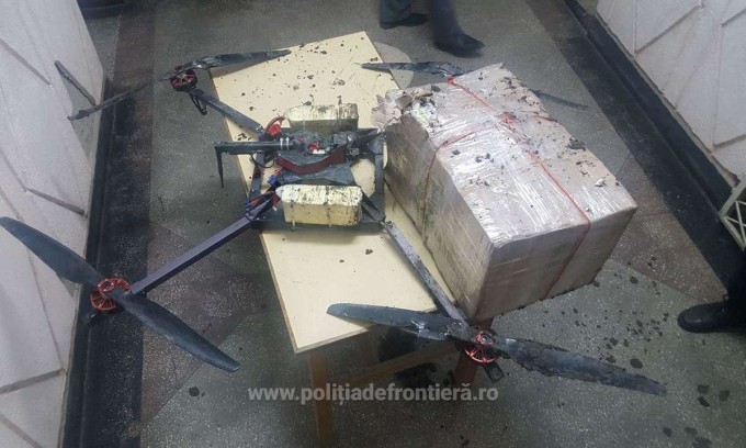 Contrabandă cu drona în Țara Oașului. Un cetățean maghiar-ucrainean, acuzat că a adus sute de pachete de țigări în țară