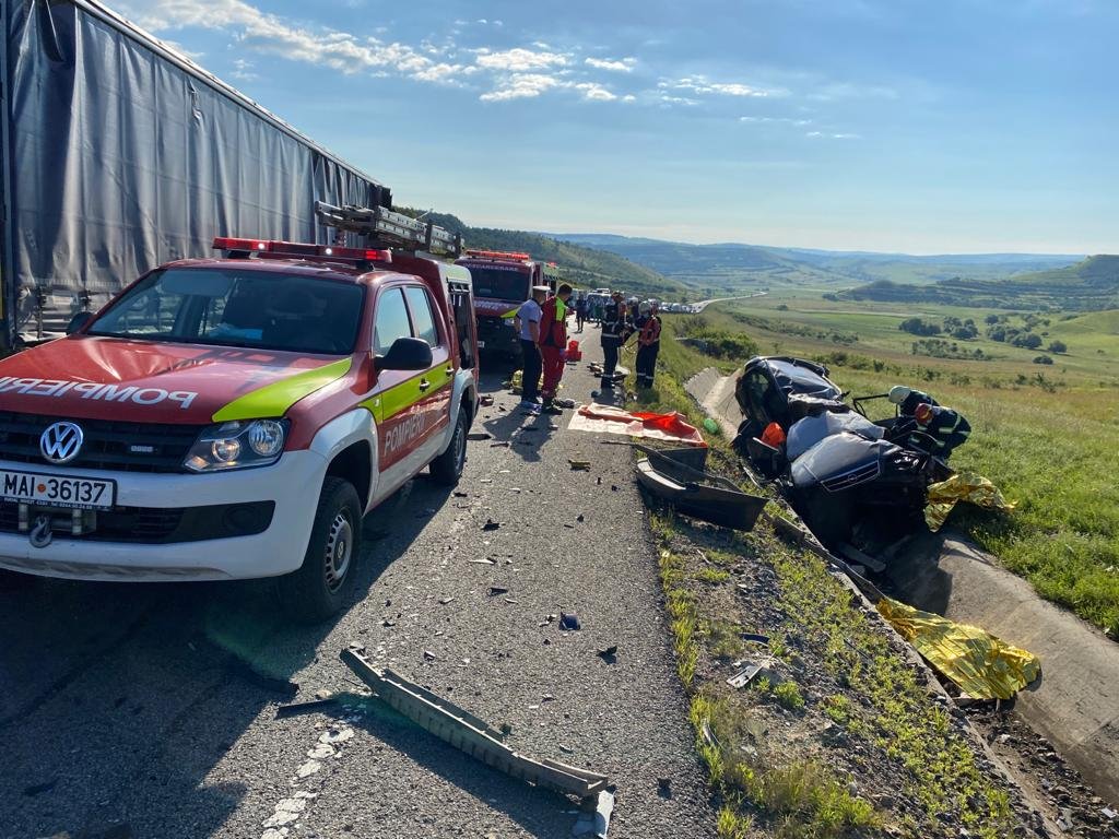 FOTO/VIDEO. O familie întreagă, dintr-o mașină de Satu Mare, decedată într-un accident